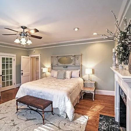 Spacious And Stunning Cleveland Getaway On 1 Acre